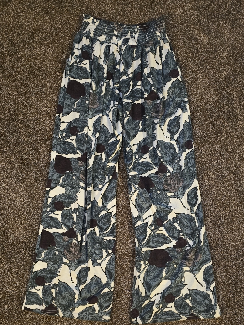 Wide-Leg Floral Print Pants in Grey & White & Dark Purple Comfortable!